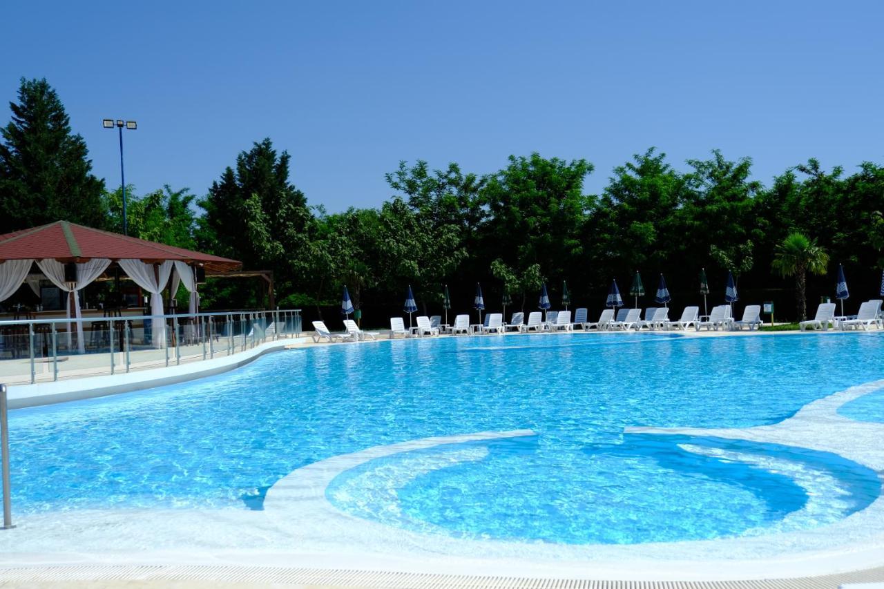 Gardenland Resort Bushat Zewnętrze zdjęcie